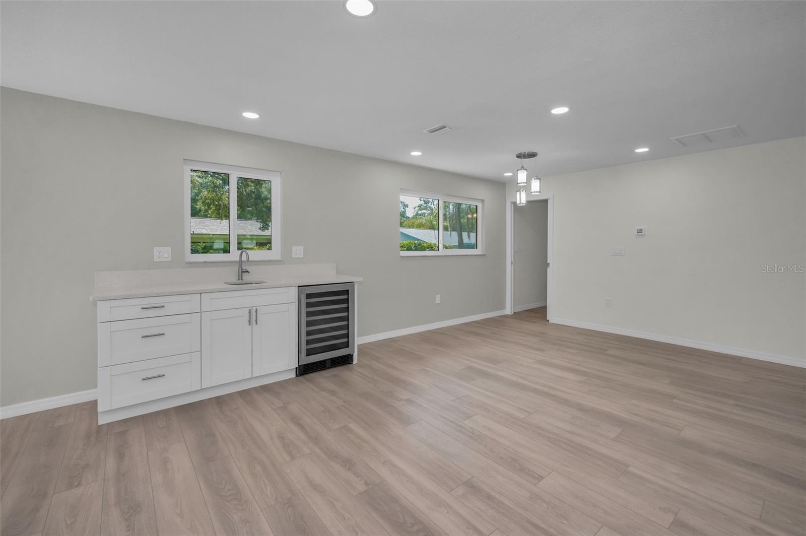 Image 19 of 48 For 908 Highview Drive