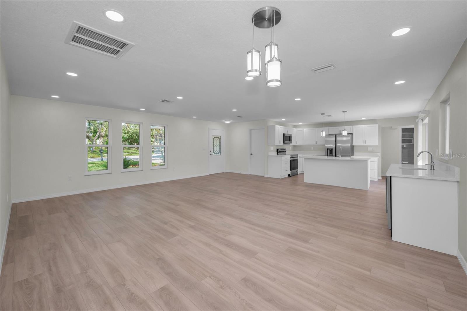 Image 21 of 48 For 908 Highview Drive
