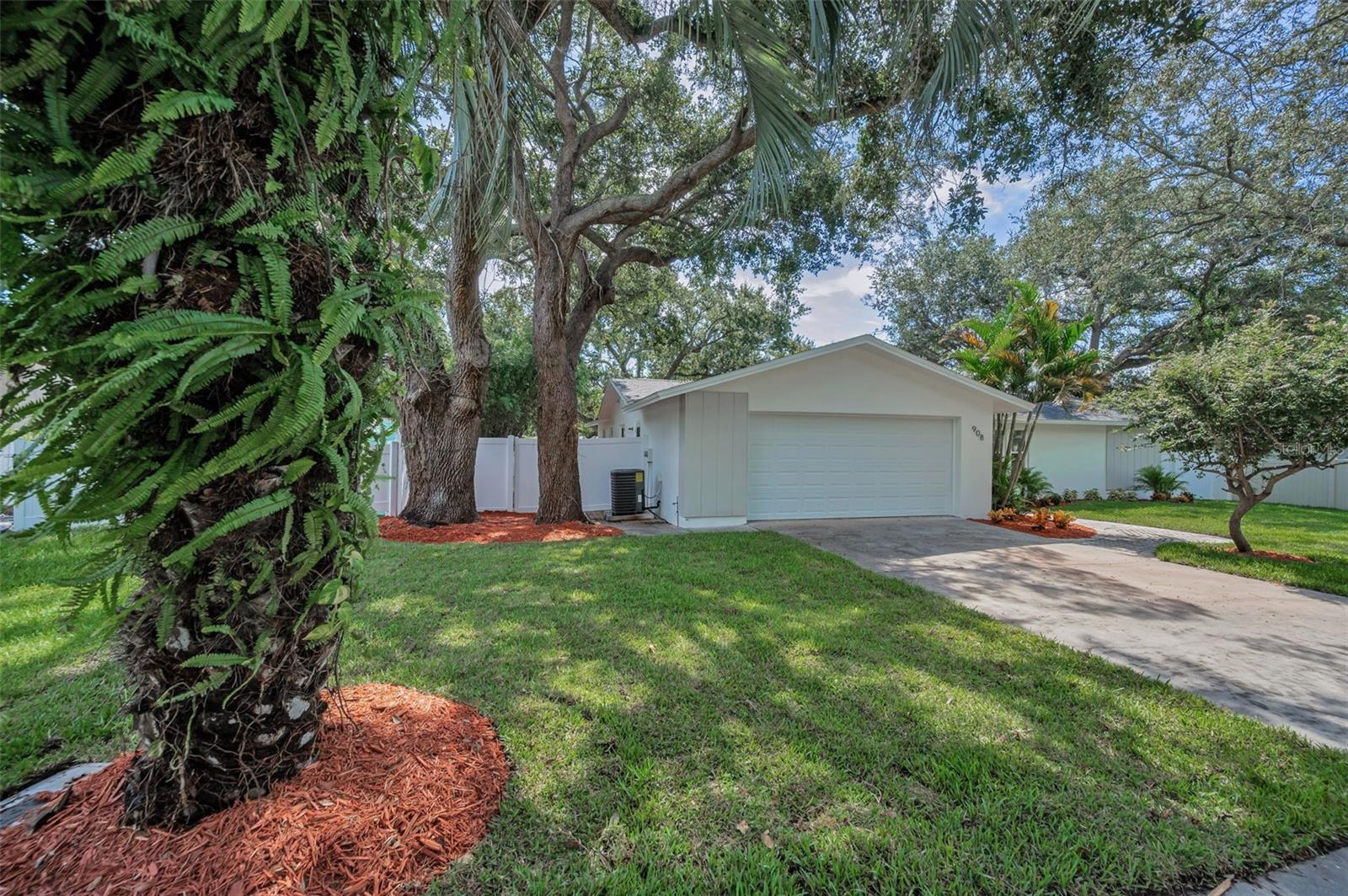 Image 9 of 48 For 908 Highview Drive