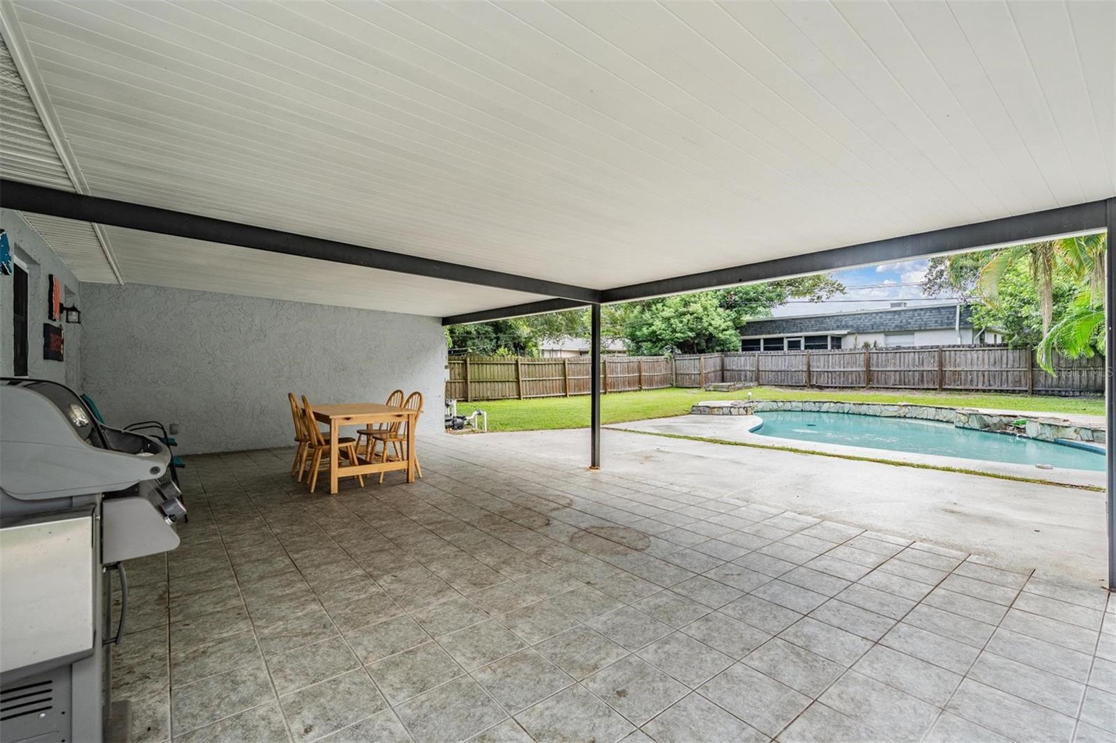 Image 20 of 26 For 1819 West Drive