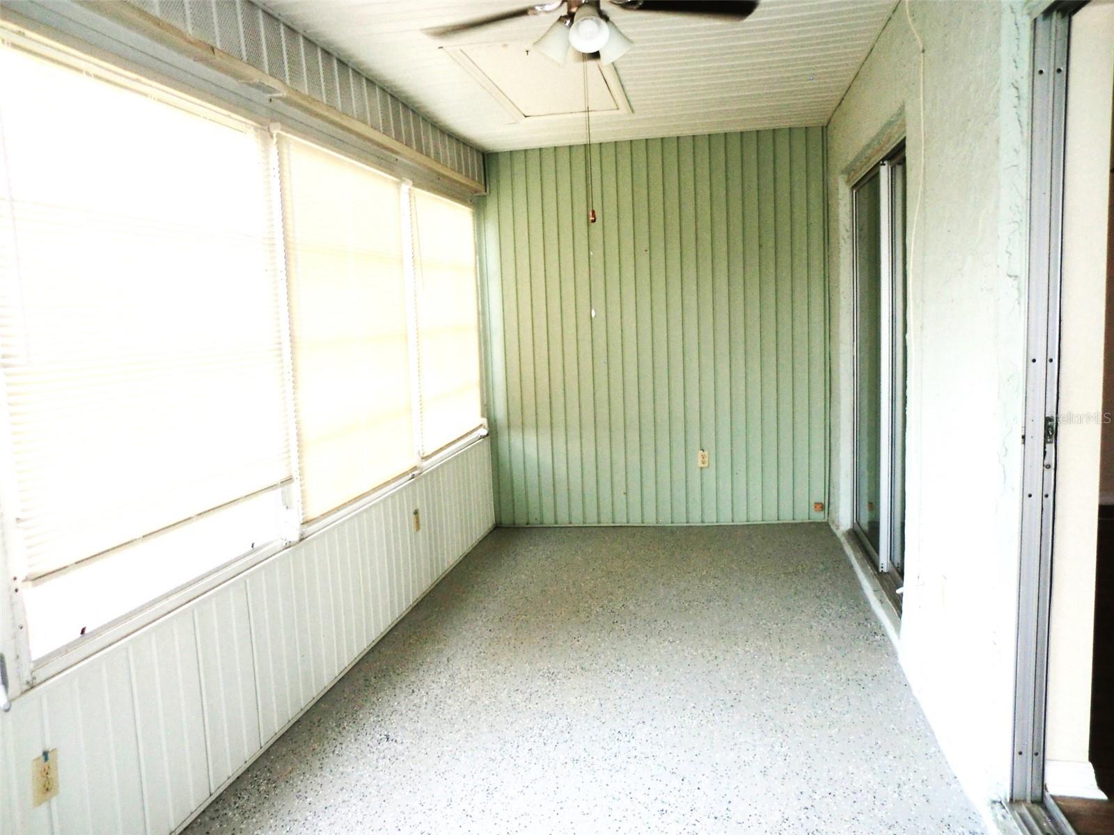 Image 16 of 20 For 445 Gloucester Boulevard 445