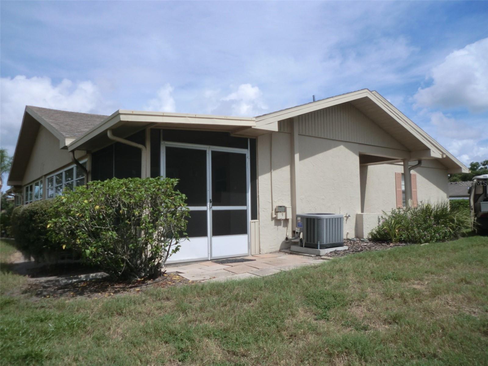Image 19 of 20 For 445 Gloucester Boulevard 445