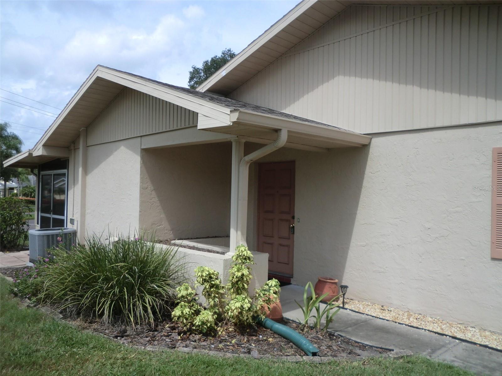Image 2 of 20 For 445 Gloucester Boulevard 445