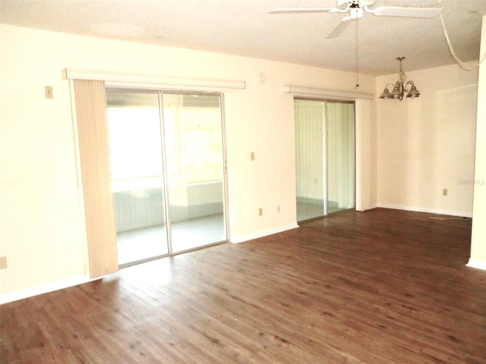Image 3 of 20 For 445 Gloucester Boulevard 445