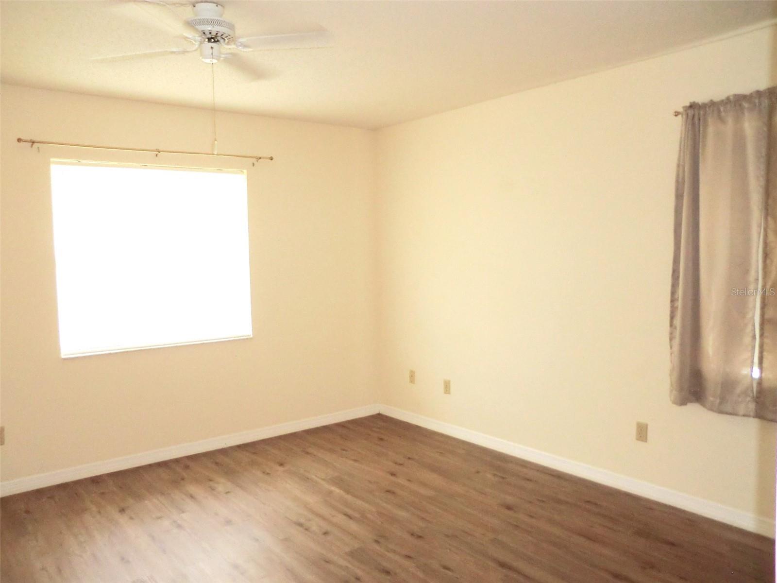 Image 8 of 20 For 445 Gloucester Boulevard 445