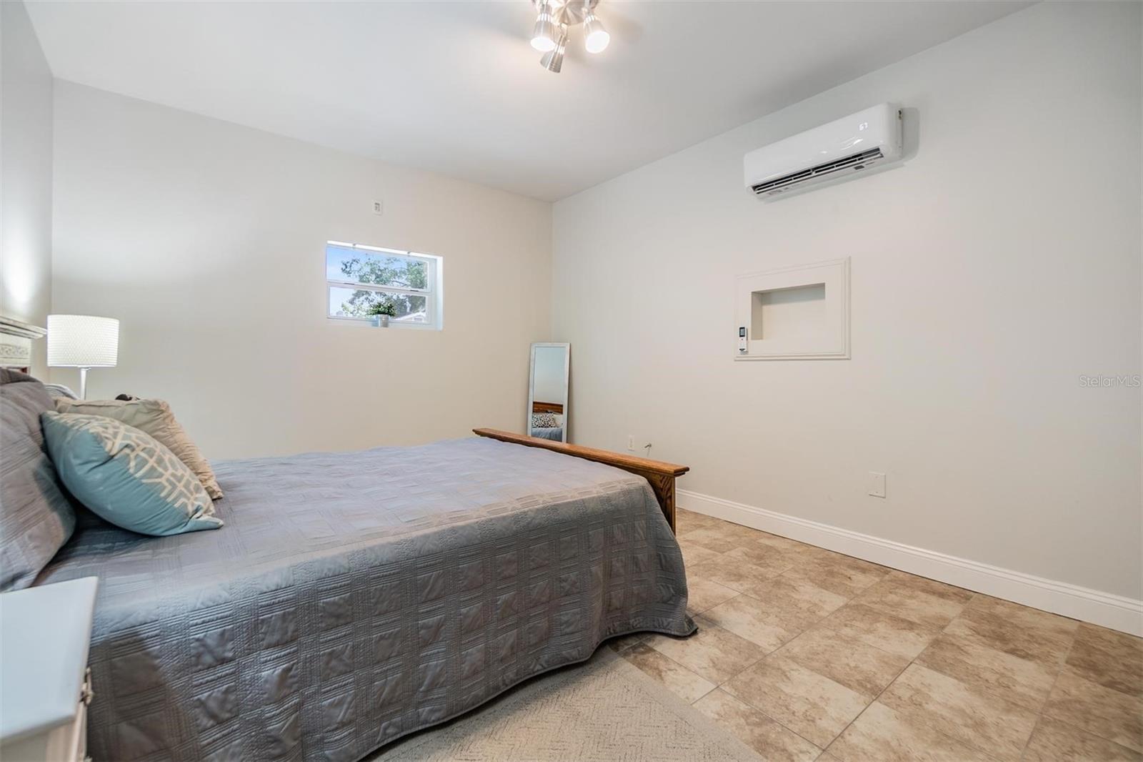 Image 12 of 27 For 201 Alva Street