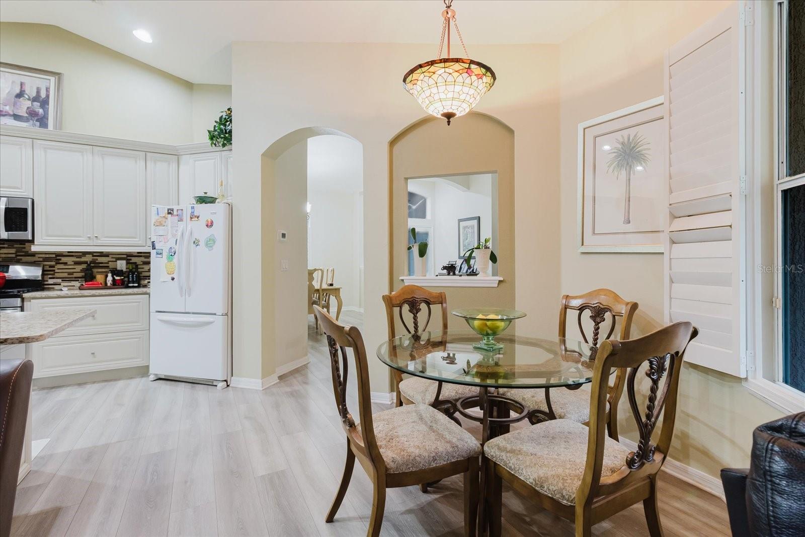 Image 10 of 39 For 9617 9617 Greenbank Drive