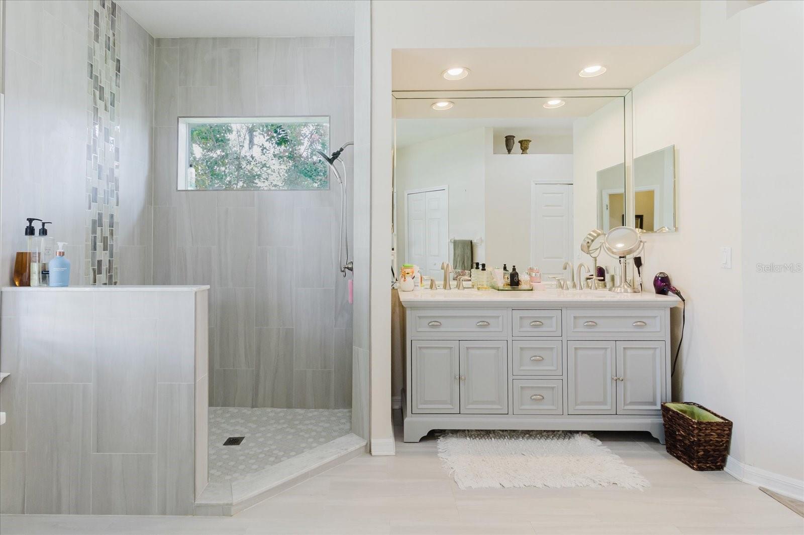 Image 13 of 39 For 9617 9617 Greenbank Drive
