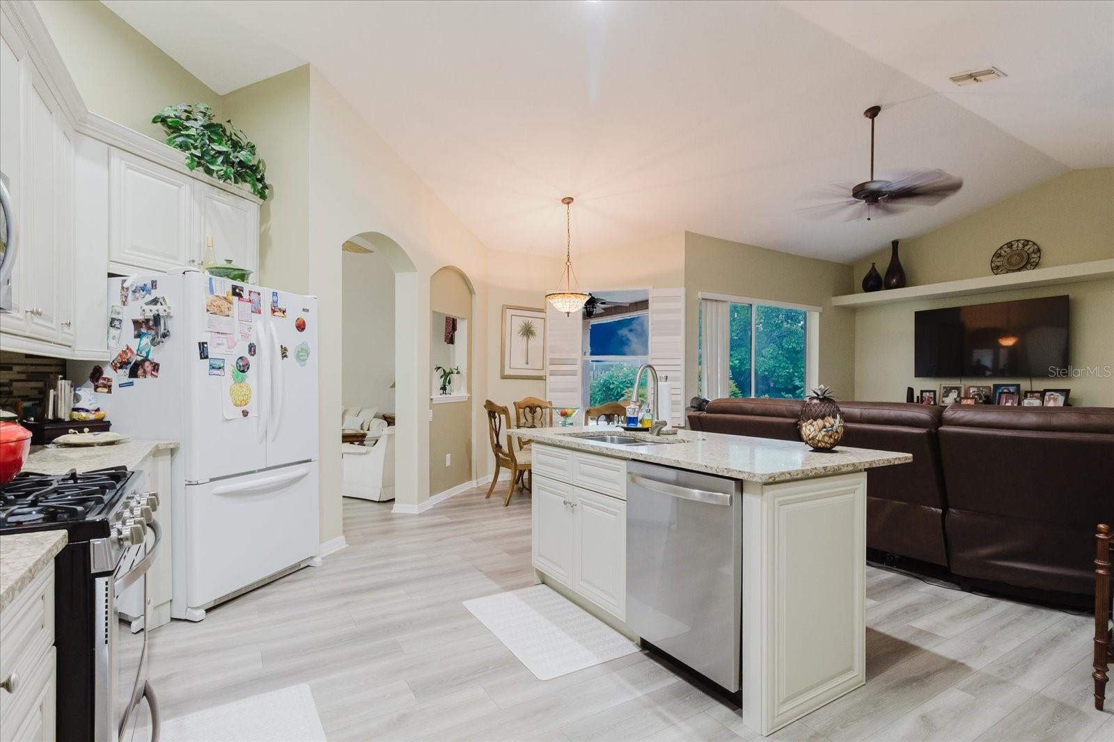 Image 14 of 39 For 9617 9617 Greenbank Drive