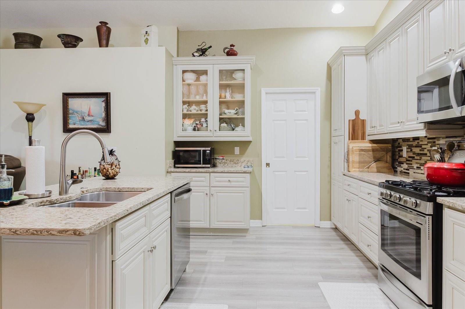 Image 16 of 39 For 9617 9617 Greenbank Drive