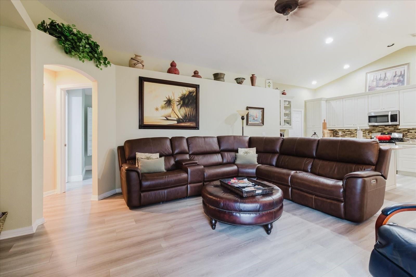 Image 17 of 39 For 9617 9617 Greenbank Drive