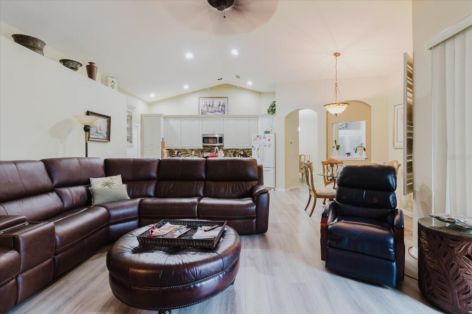 Image 18 of 39 For 9617 9617 Greenbank Drive