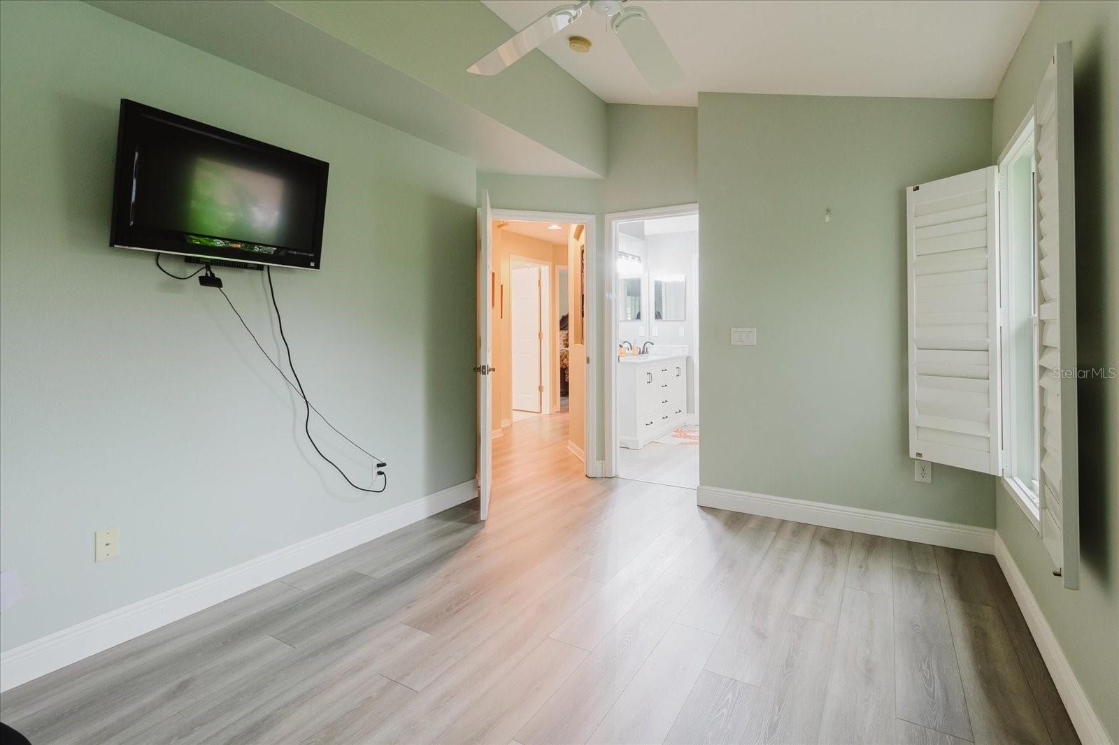 Image 20 of 39 For 9617 9617 Greenbank Drive
