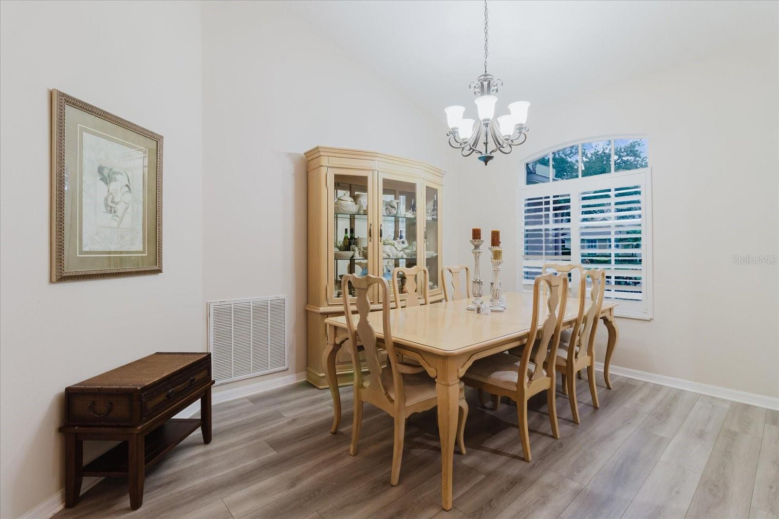 Image 7 of 39 For 9617 9617 Greenbank Drive