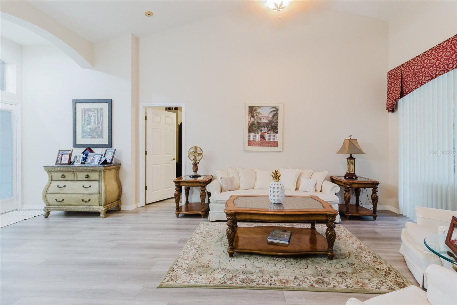 Image 9 of 39 For 9617 9617 Greenbank Drive