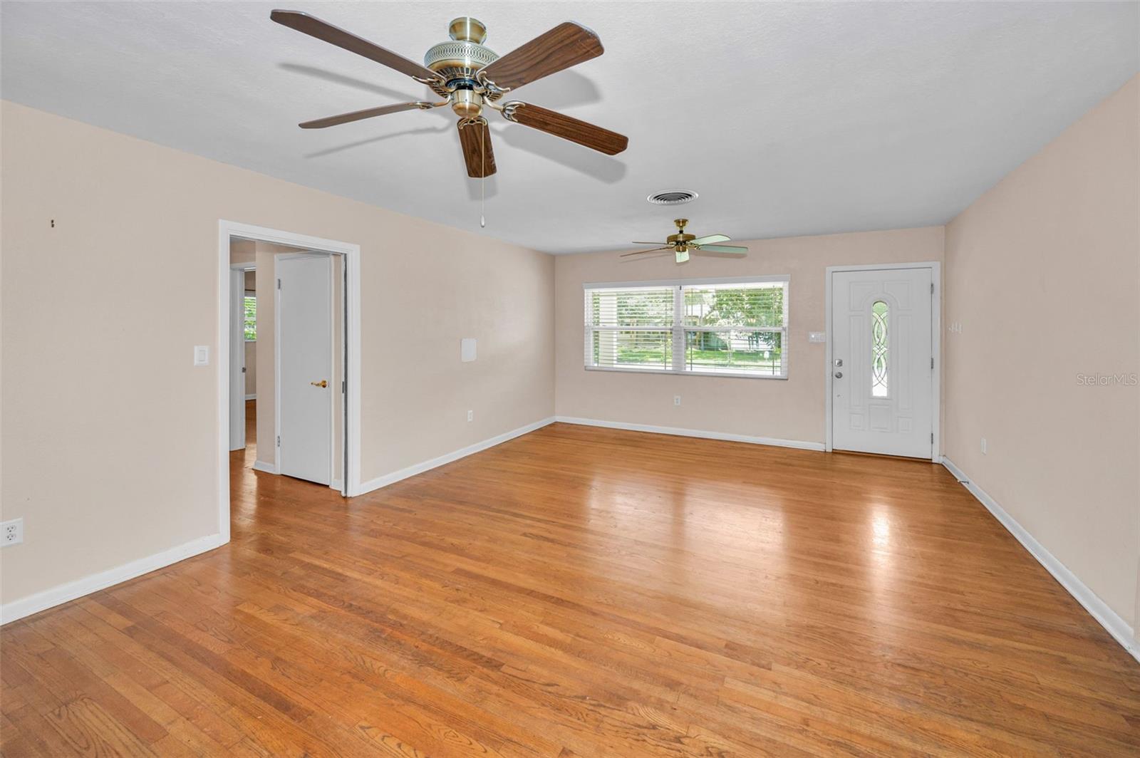 Image 17 of 100 For 554 Louden Avenue