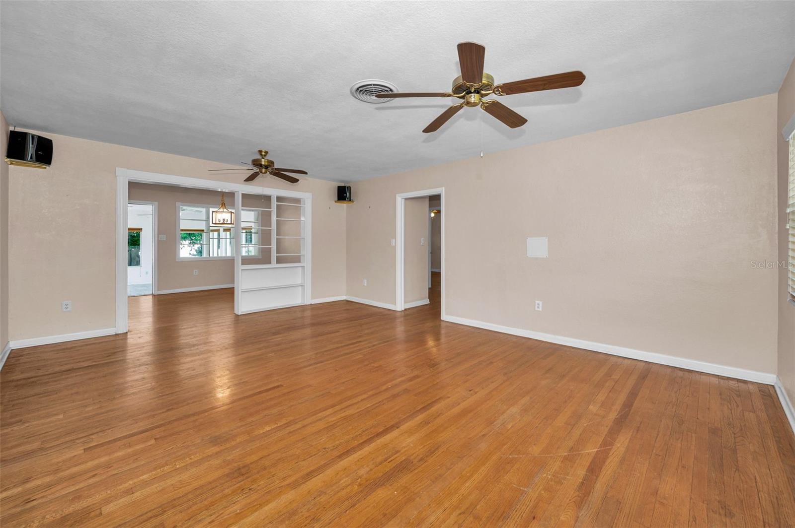 Image 20 of 100 For 554 Louden Avenue