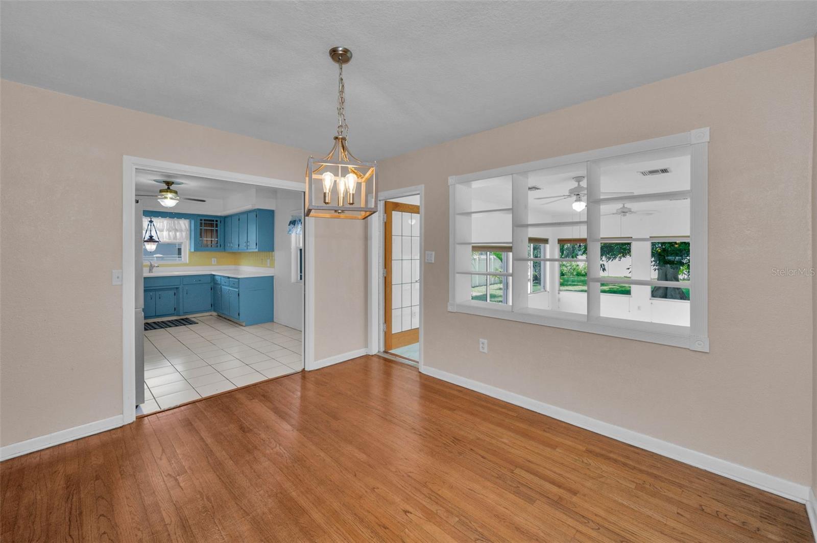 Image 24 of 100 For 554 Louden Avenue