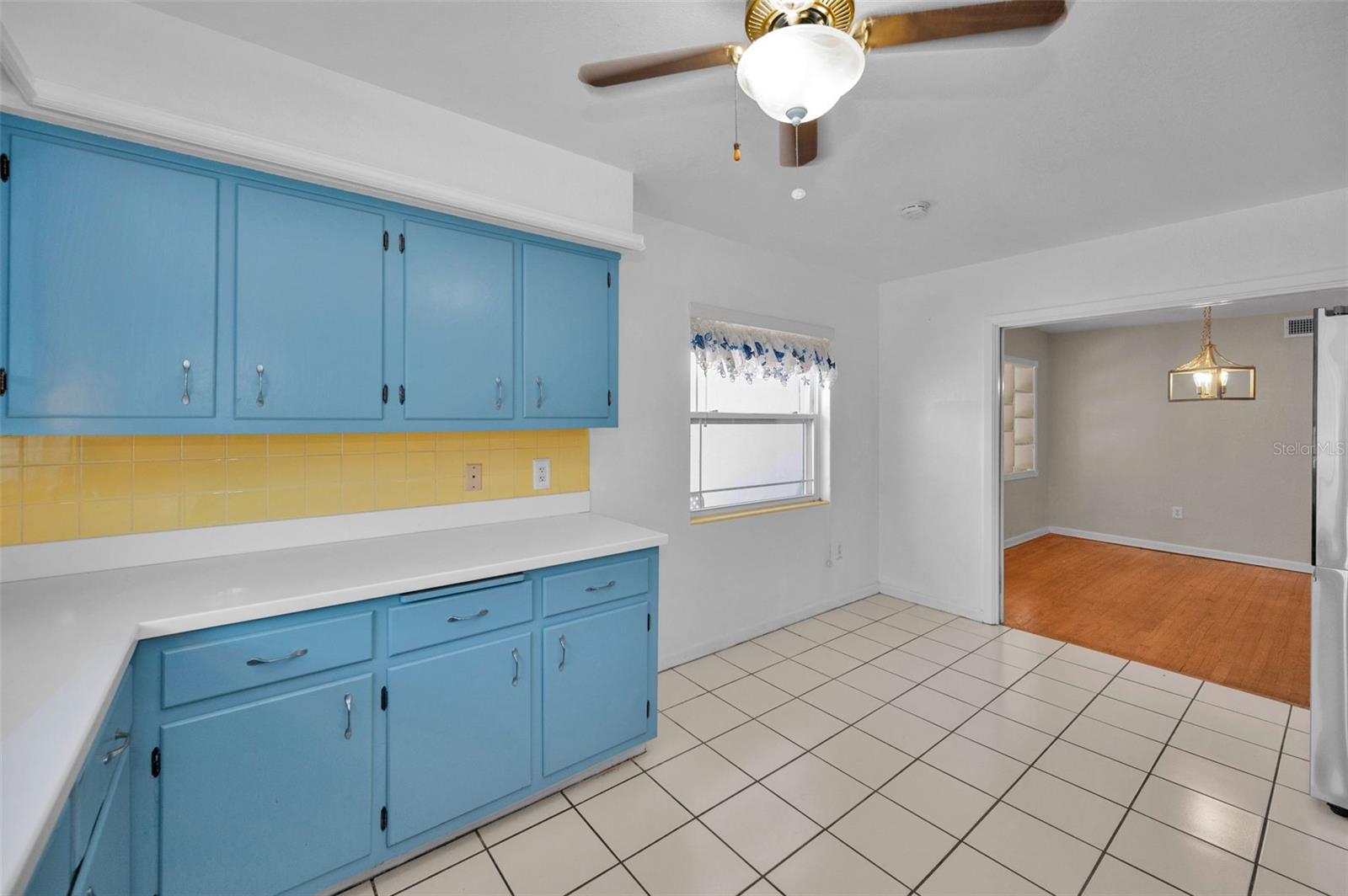 Image 31 of 100 For 554 Louden Avenue