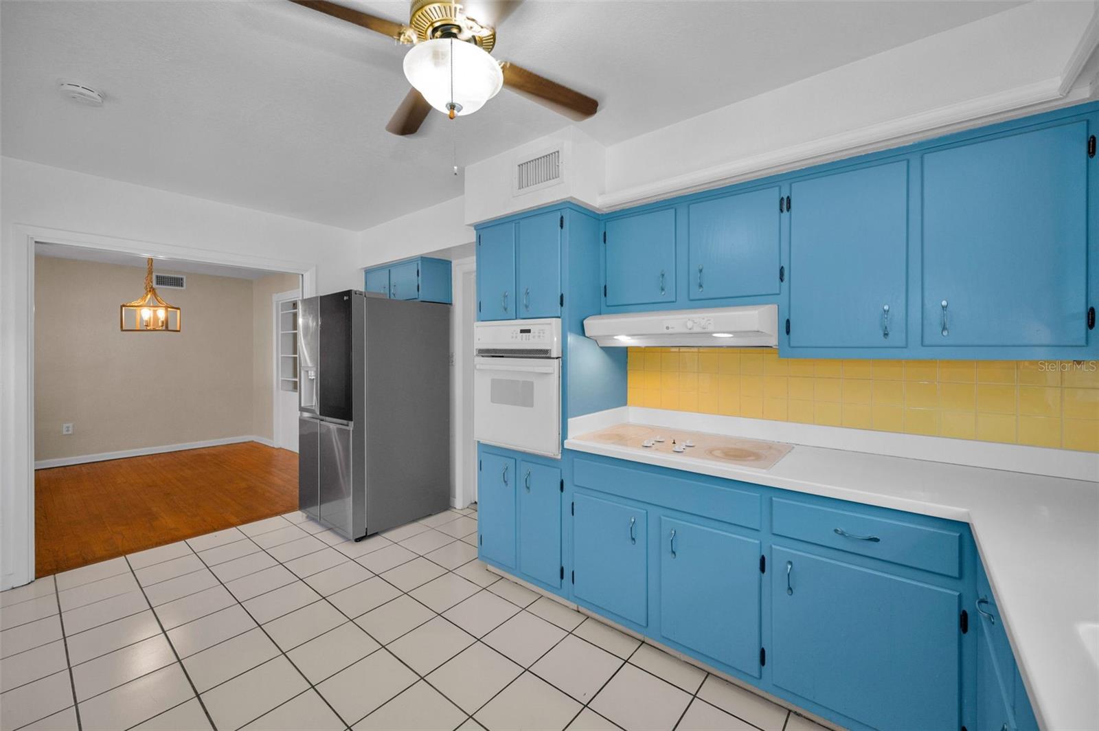 Image 32 of 100 For 554 Louden Avenue