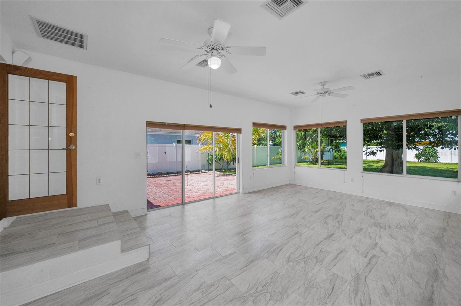 Image 37 of 100 For 554 Louden Avenue