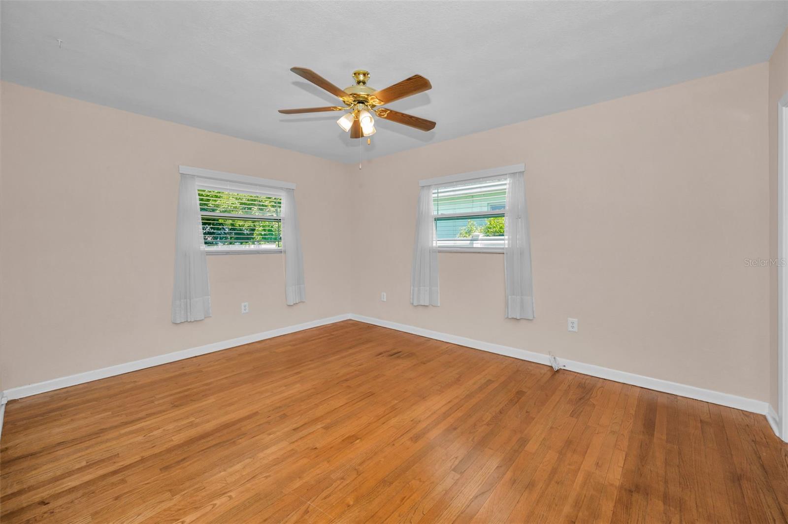 Image 47 of 100 For 554 Louden Avenue