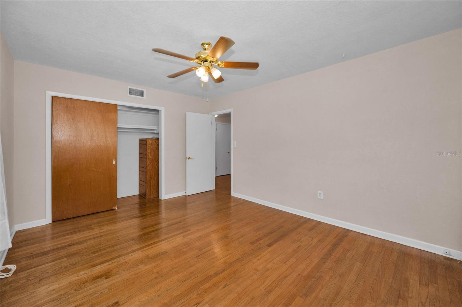 Image 48 of 100 For 554 Louden Avenue