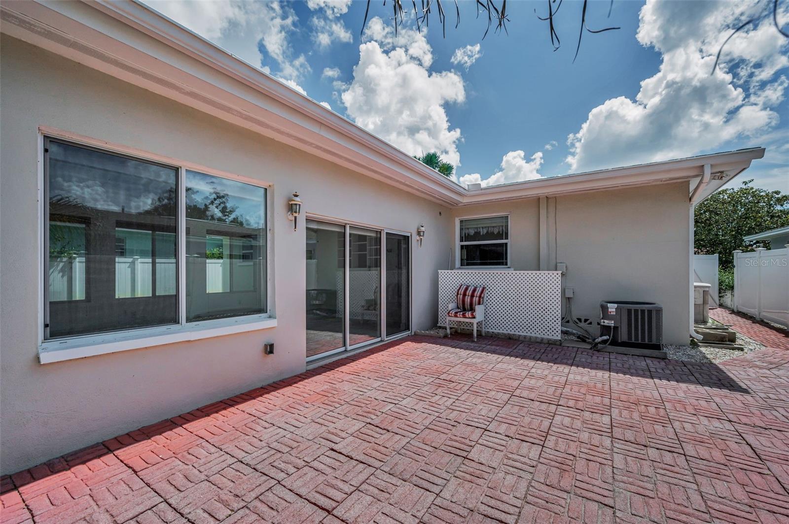 Image 52 of 100 For 554 Louden Avenue