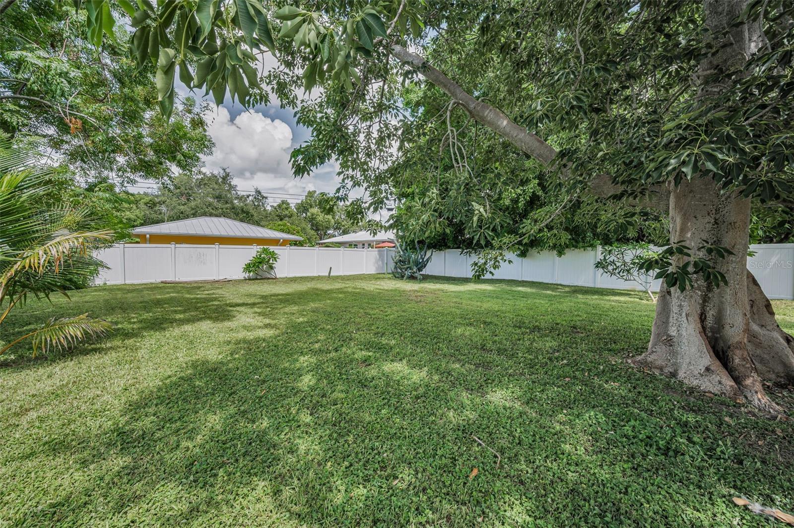 Image 56 of 100 For 554 Louden Avenue