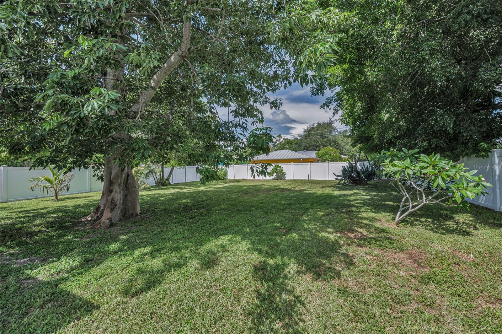 Image 58 of 100 For 554 Louden Avenue