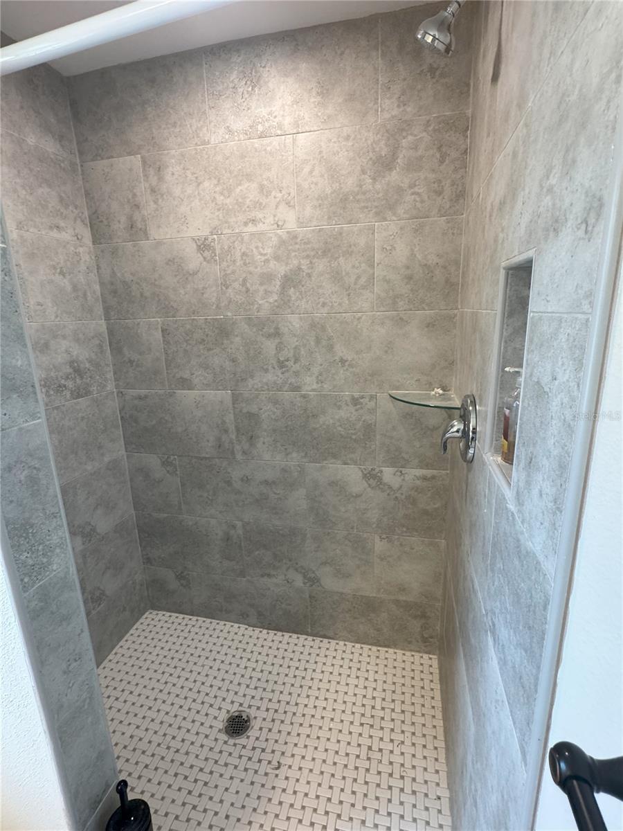 Image 23 of 28 For 716 76th Avenue N