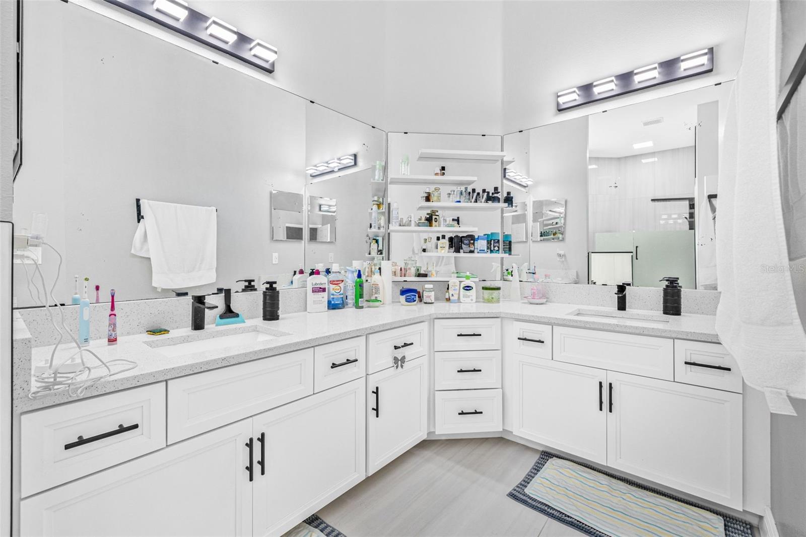 Image 22 of 36 For 12221 Anne Kenia Drive
