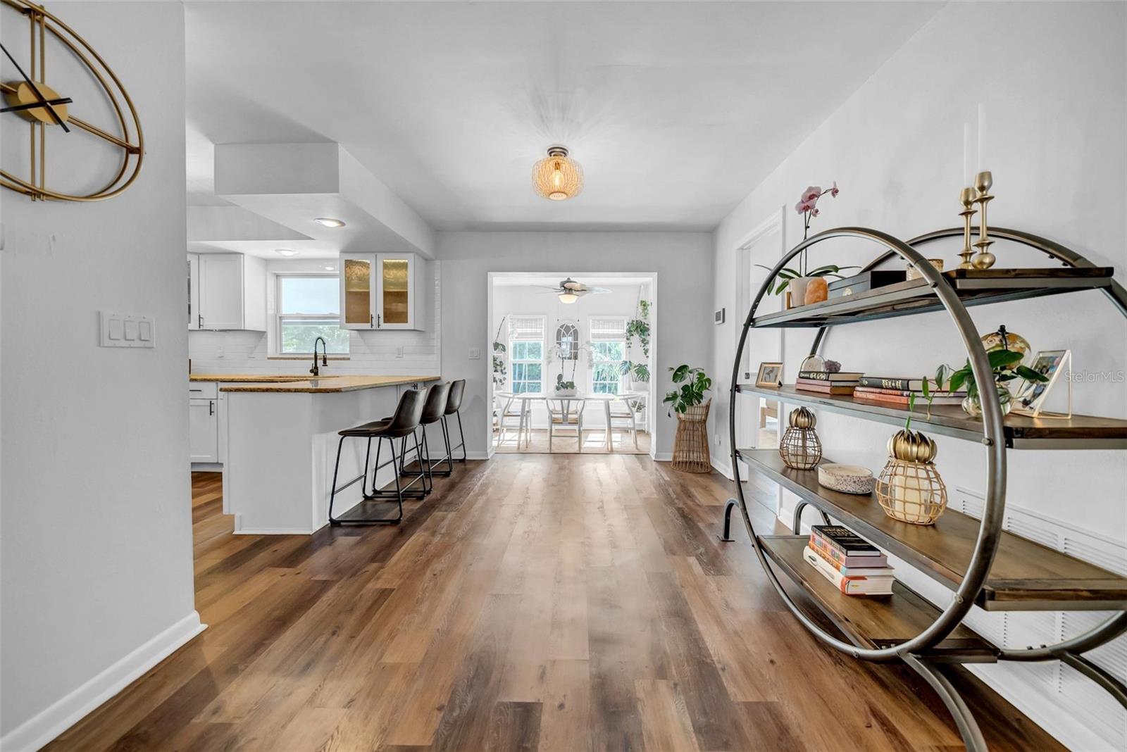 Image 11 of 53 For 4111 Helena Street Ne