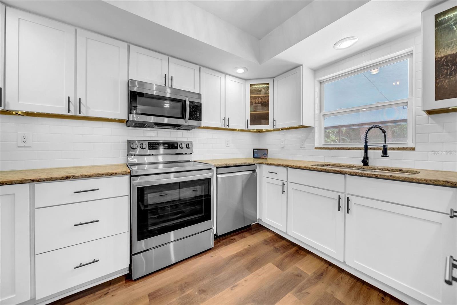 Image 13 of 53 For 4111 Helena Street Ne