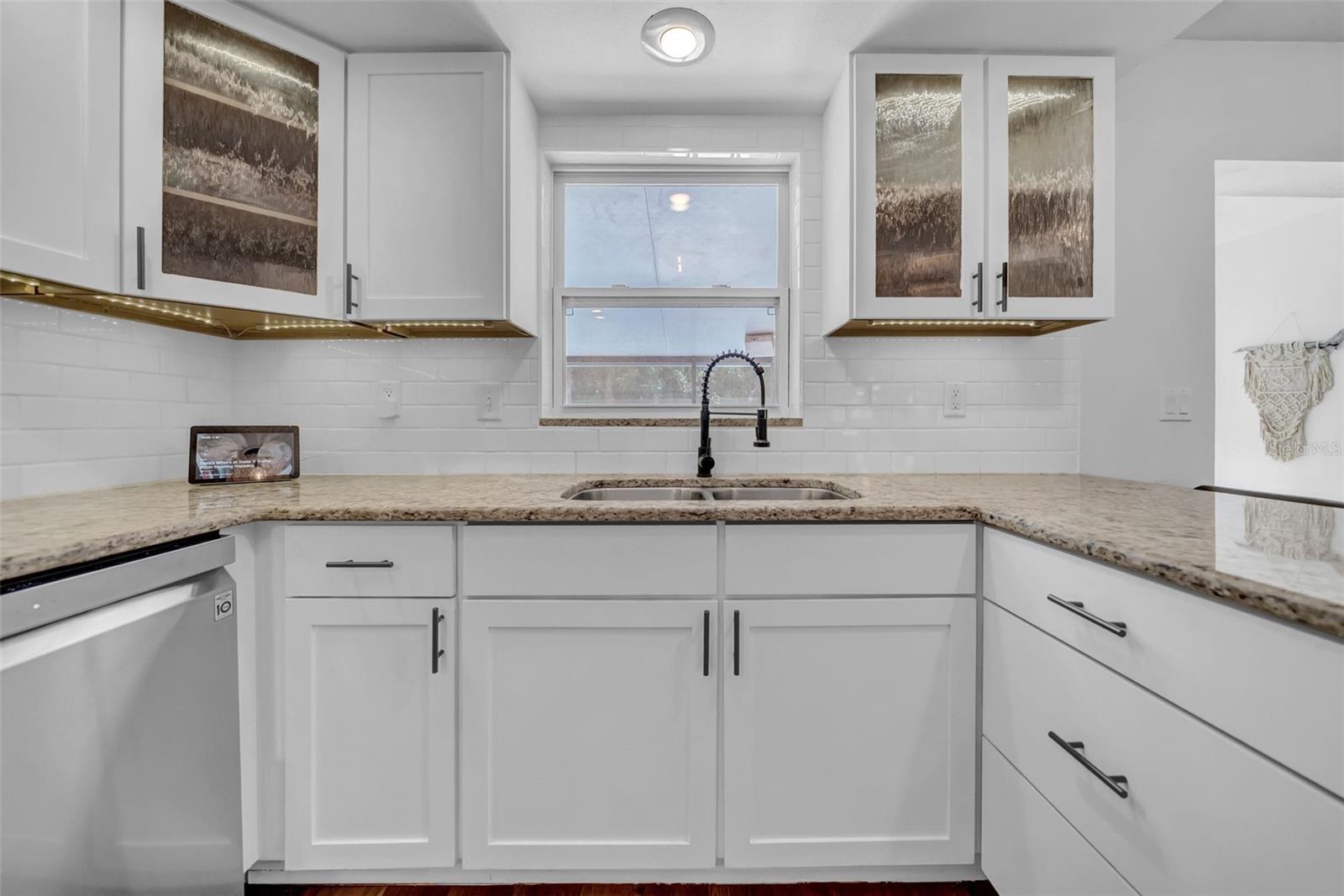 Image 15 of 53 For 4111 Helena Street Ne