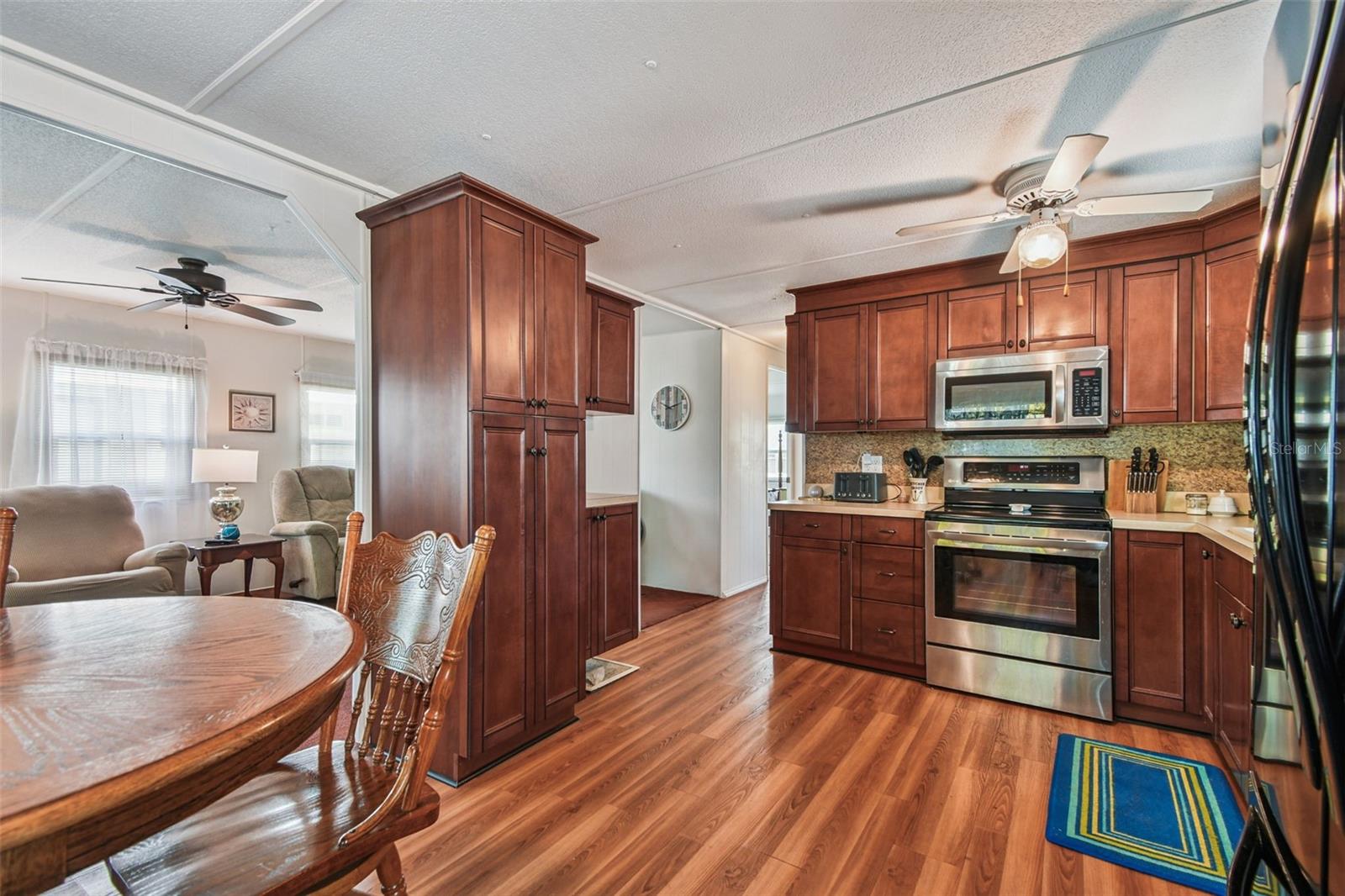 Image 11 of 70 For 12651 Seminole Boulevard 23e