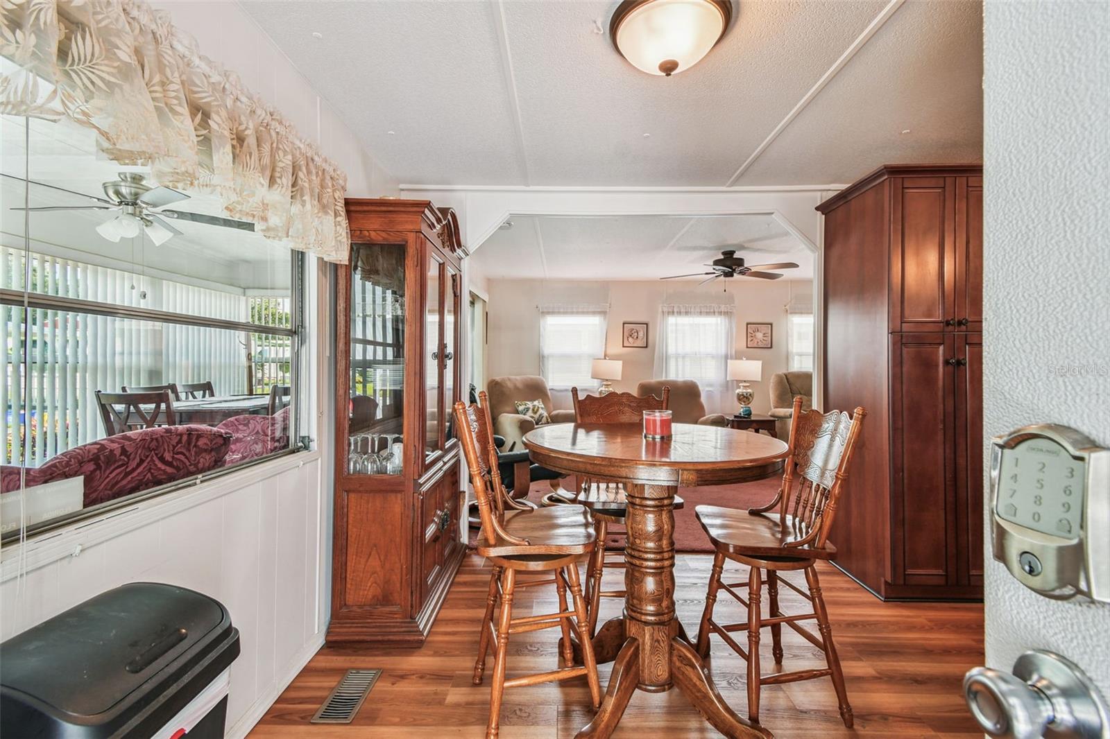 Image 15 of 70 For 12651 Seminole Boulevard 23e