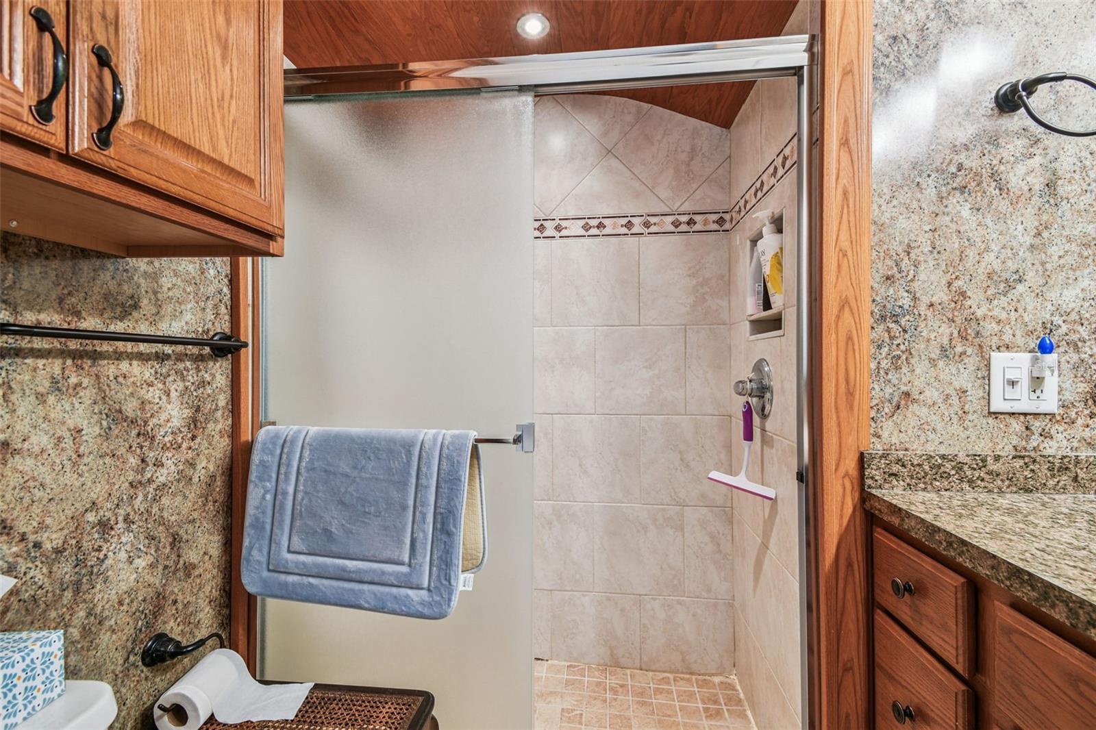 Image 33 of 70 For 12651 Seminole Boulevard 23e