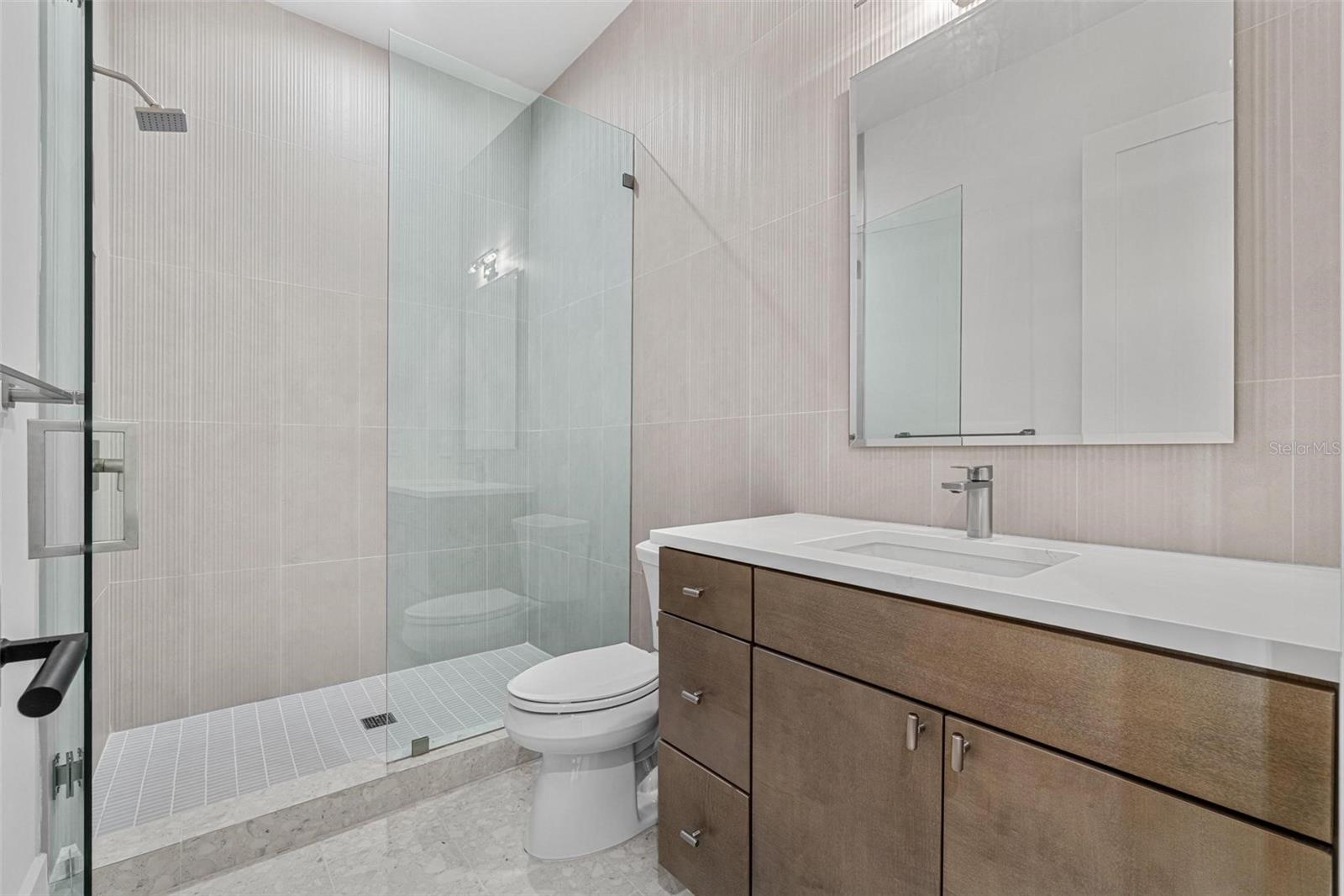 Image 17 of 39 For 5003 Poe Avenue