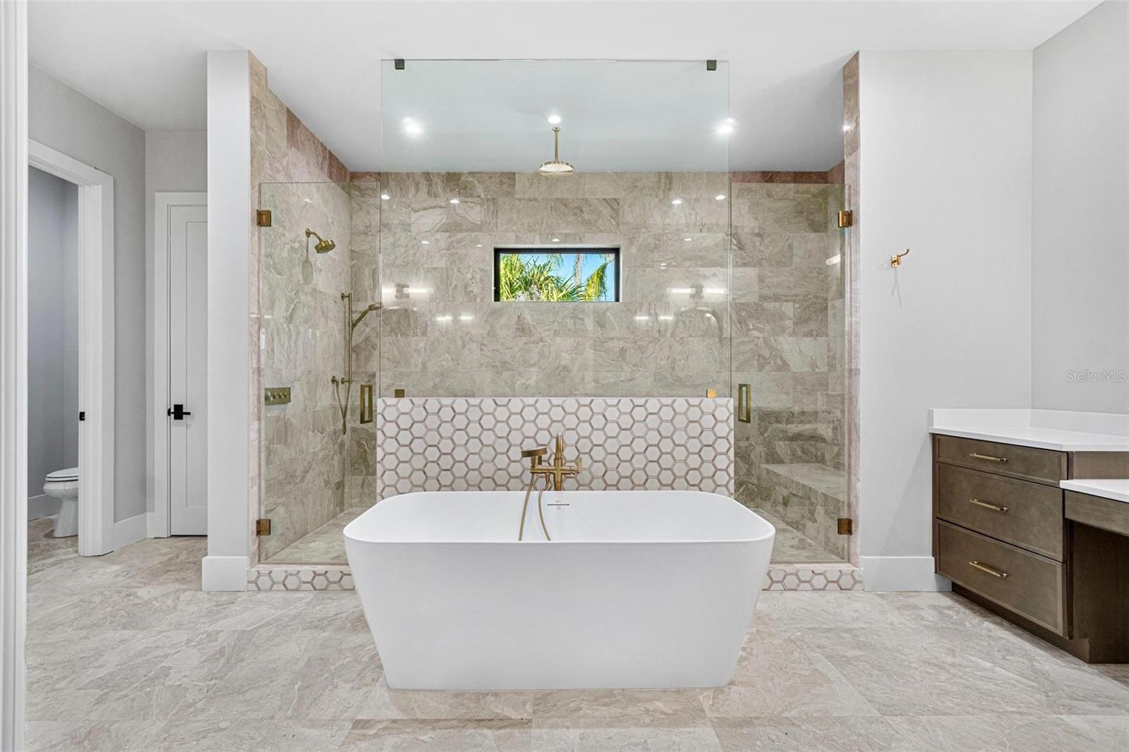 Image 27 of 39 For 5003 Poe Avenue