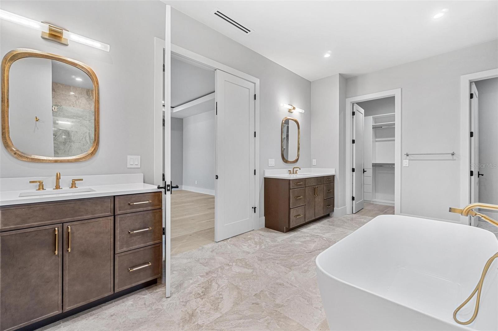 Image 28 of 39 For 5003 Poe Avenue