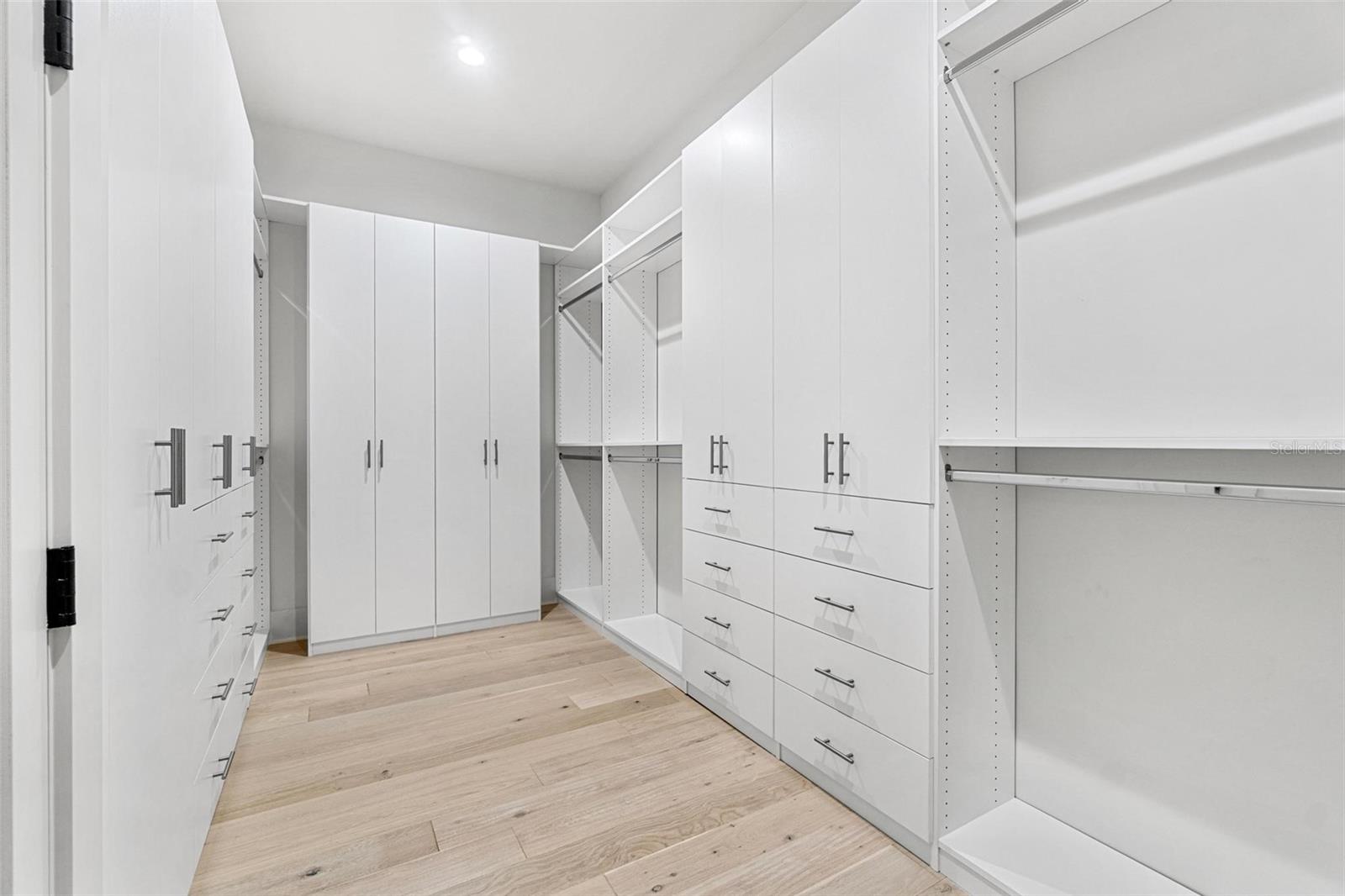 Image 29 of 39 For 5003 Poe Avenue