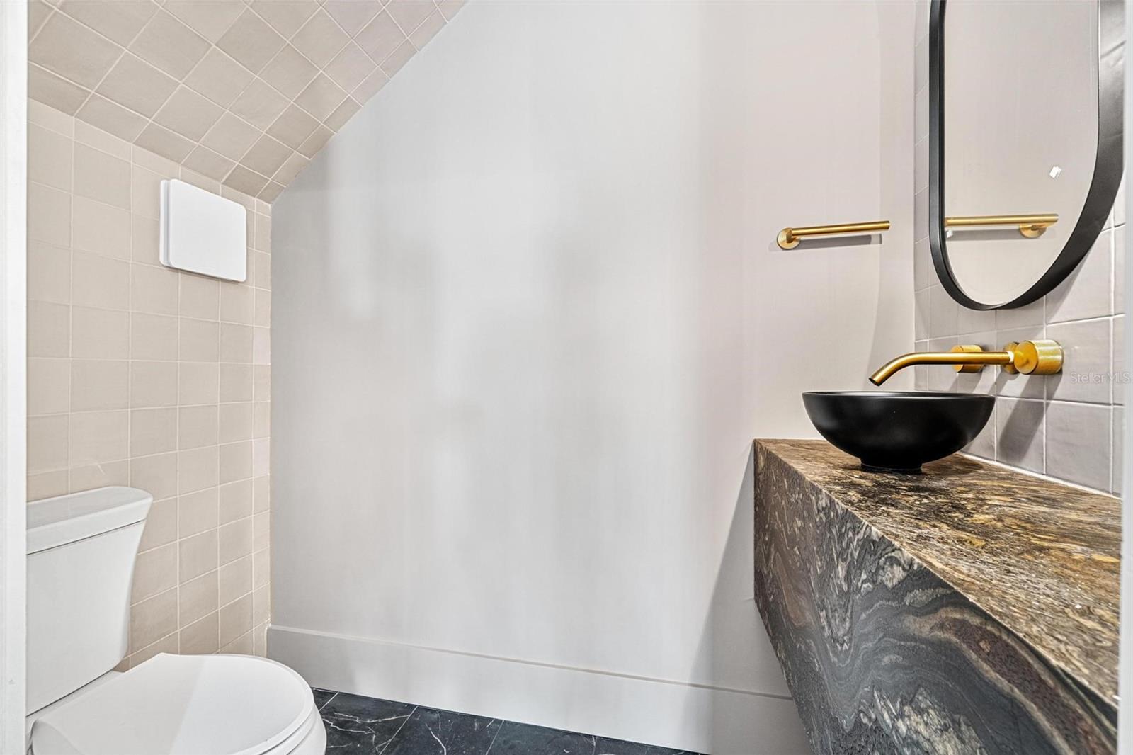 Image 31 of 39 For 5003 Poe Avenue