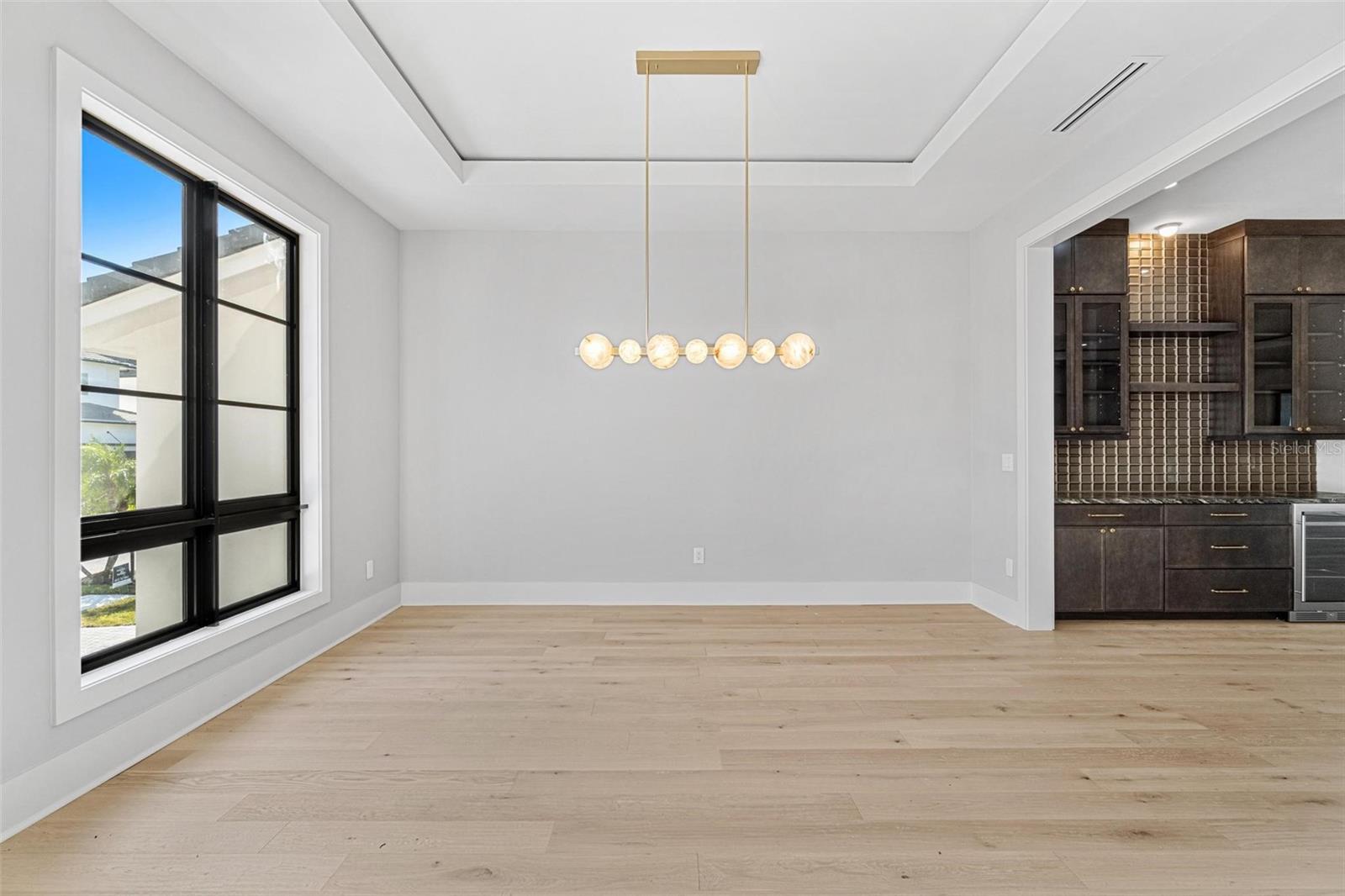 Image 32 of 39 For 5003 Poe Avenue