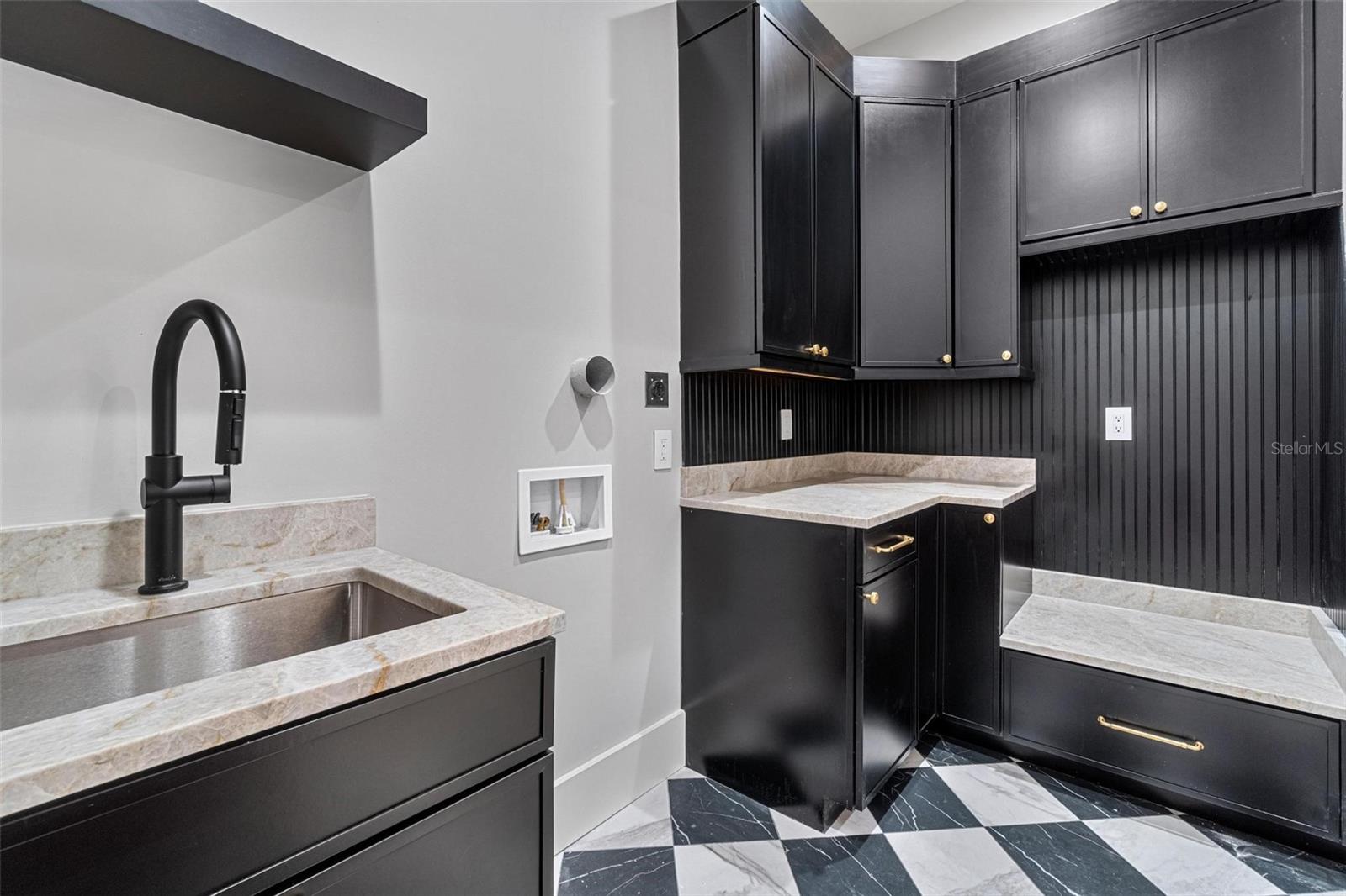 Image 6 of 39 For 5003 Poe Avenue