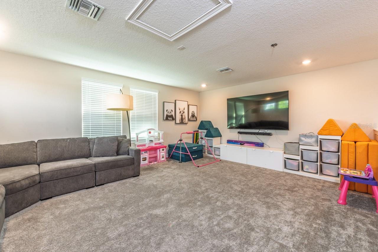 Image 21 of 35 For 10704 Whitland Grove Drive