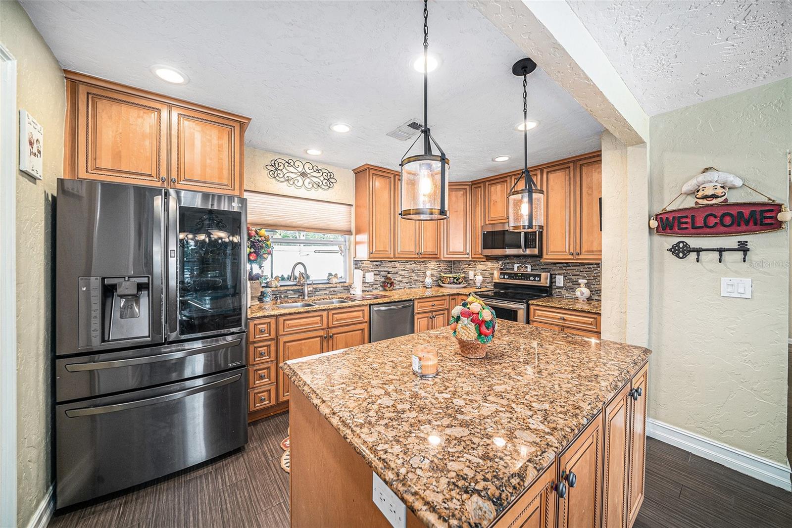 Image 14 of 30 For 10932 Edison Avenue