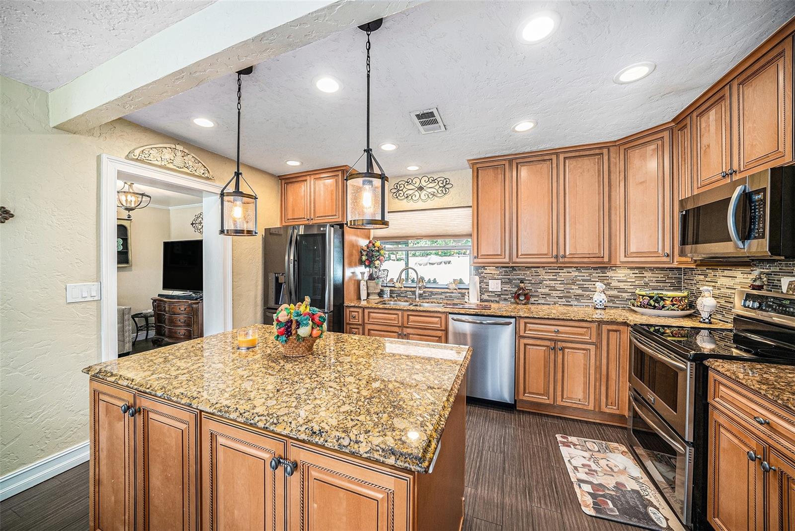 Image 15 of 30 For 10932 Edison Avenue