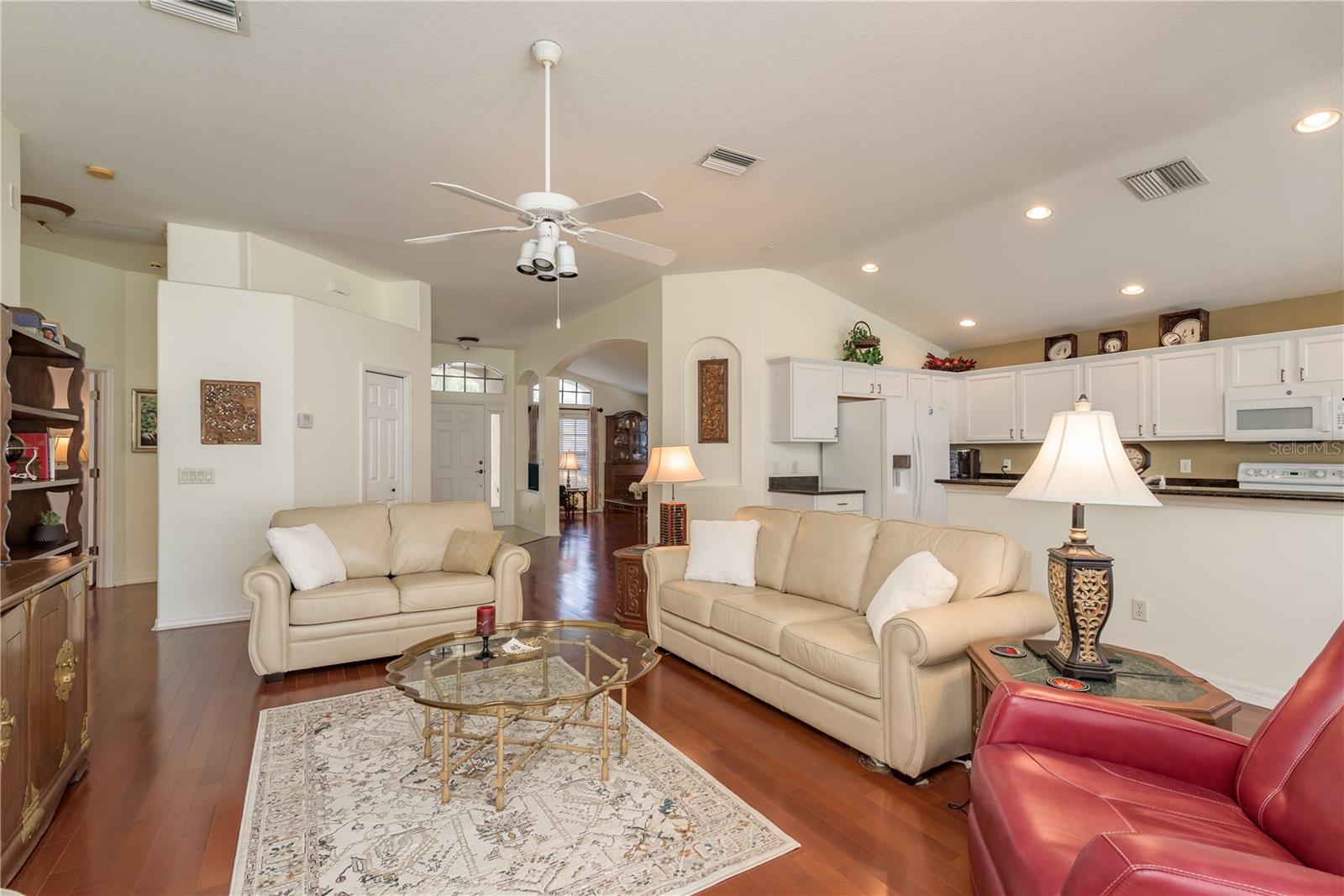 Image 11 of 45 For 457 Liam Avenue
