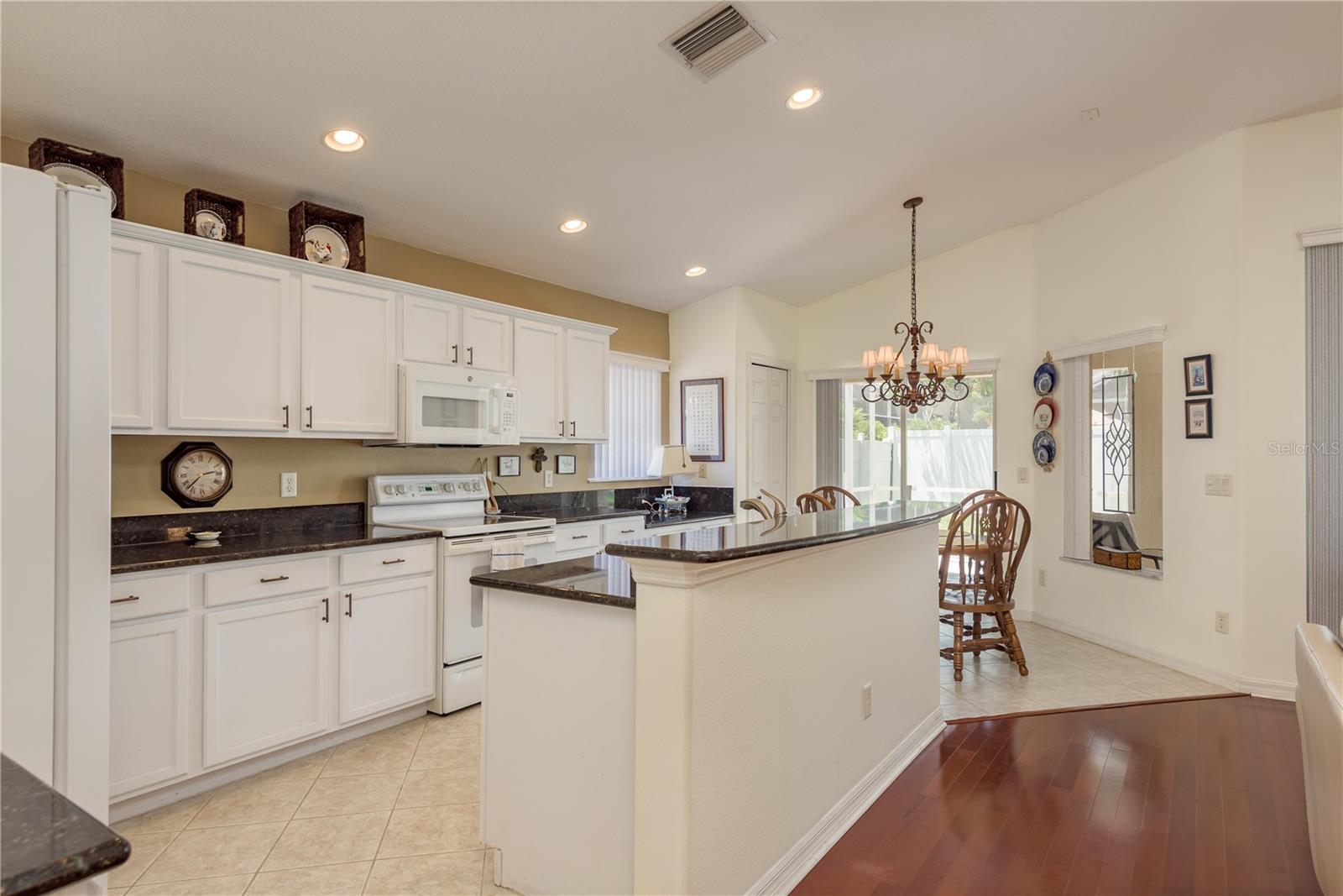 Image 13 of 45 For 457 Liam Avenue